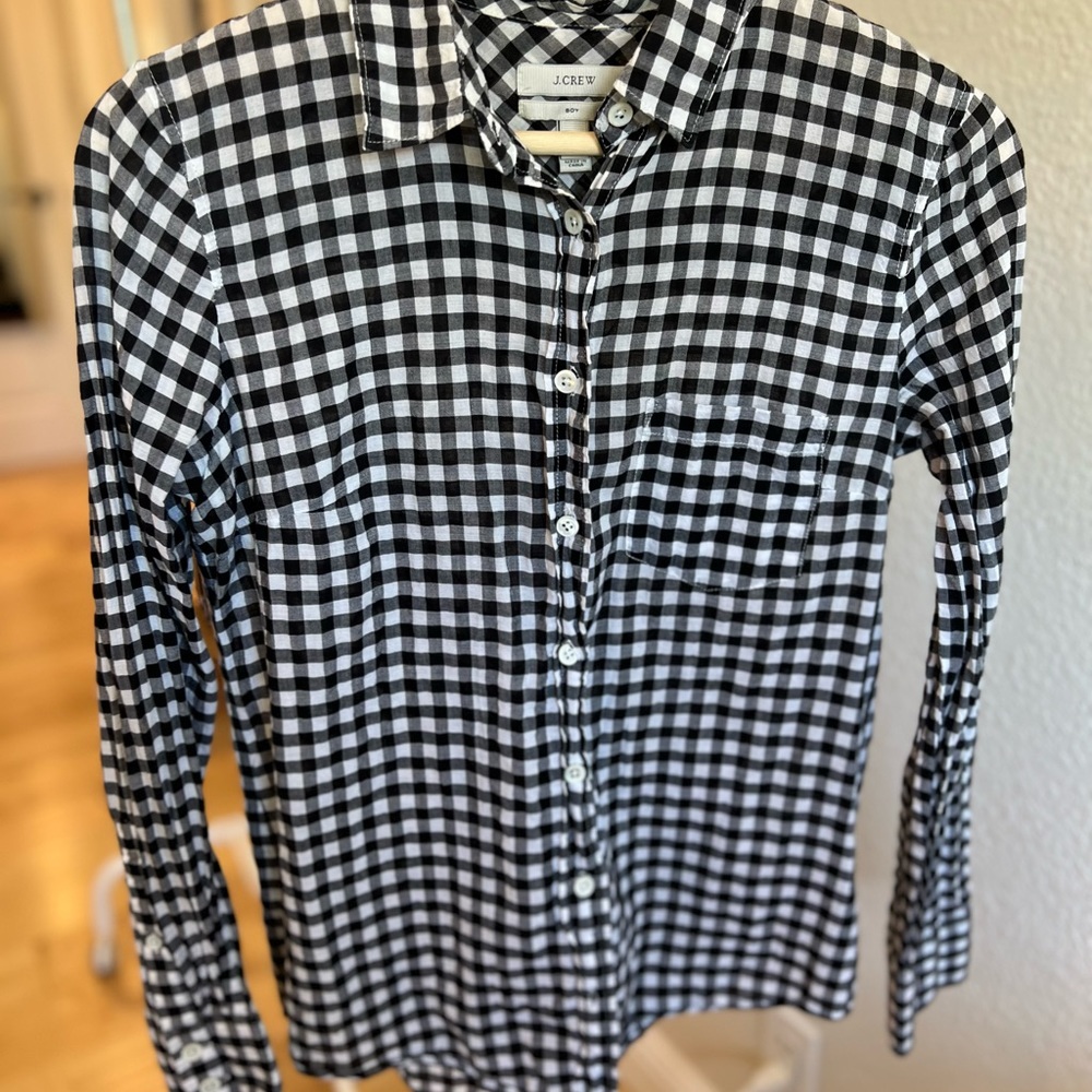 Black and white classic button up